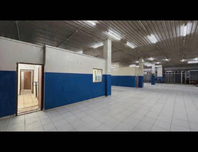 700M² SHOWROOM TO LET IN STAMFORD HILL